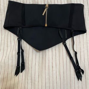 NEW - La Perla - Scuba Couture Suspender Belt